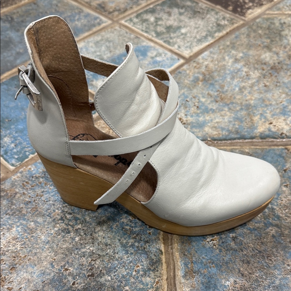 Free people cedar clogs size 39 eu Stylish White Women's Clogs - Picture 6 of 6